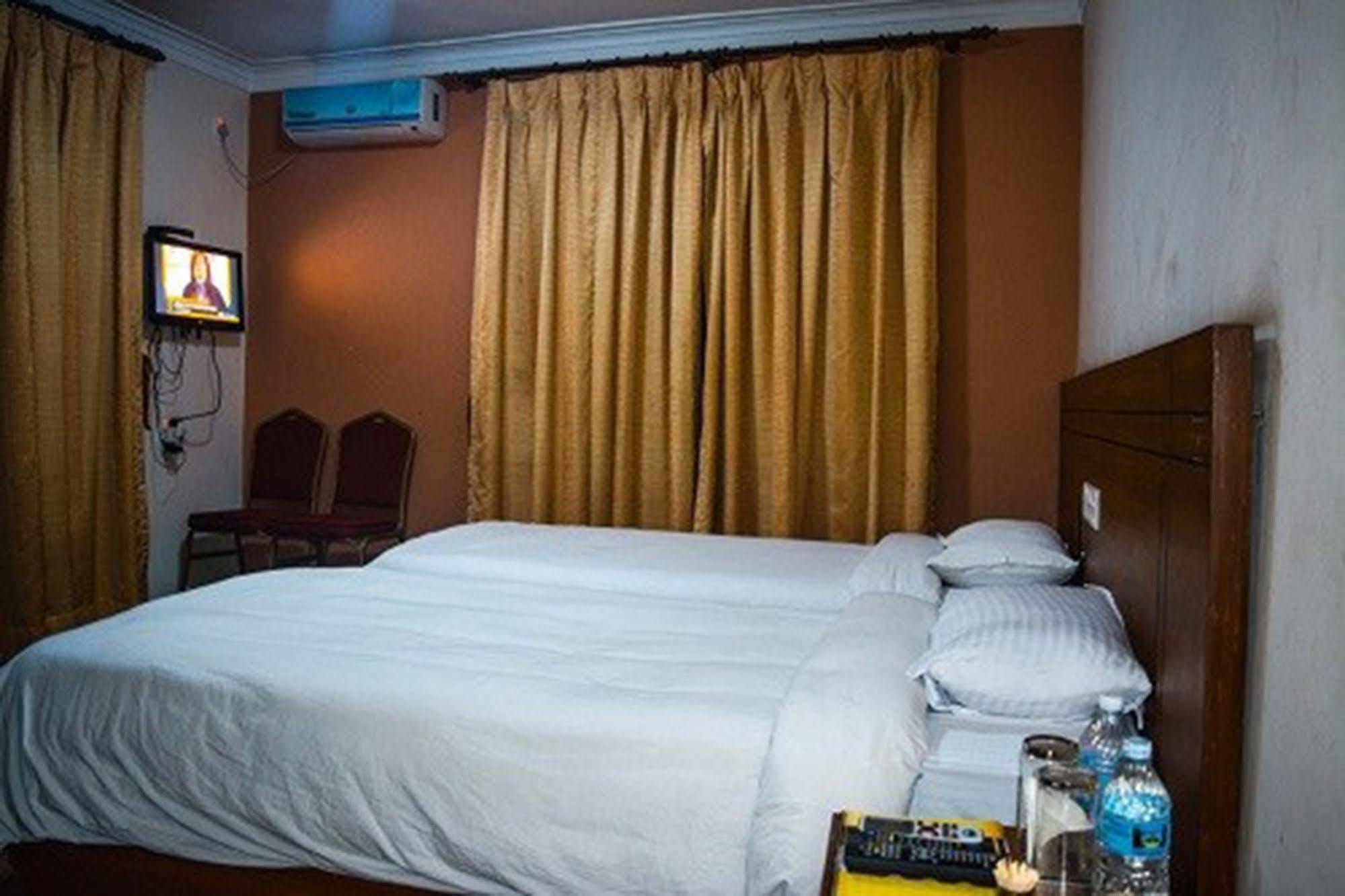 Aryal International Hotel Kathmandu Exteriör bild