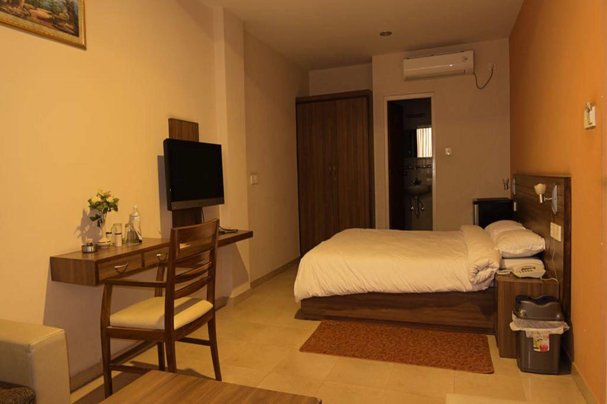 Aryal International Hotel Kathmandu Exteriör bild